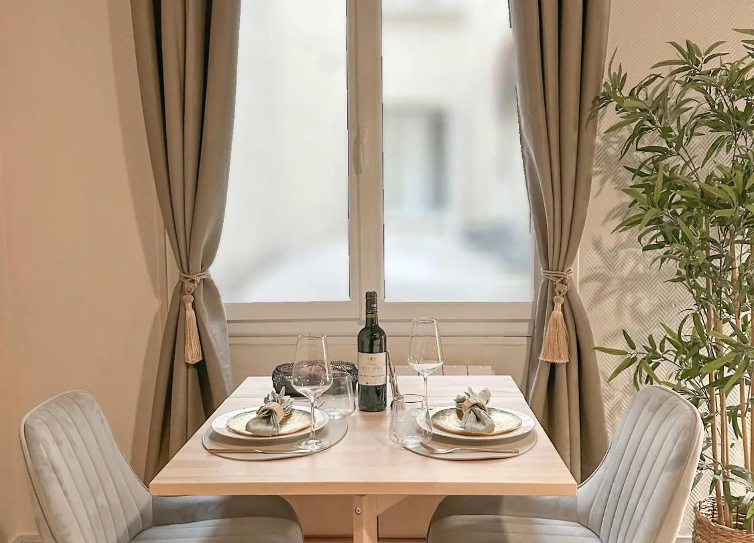 Charming & Unique Home In Le Marais Paris Apartment