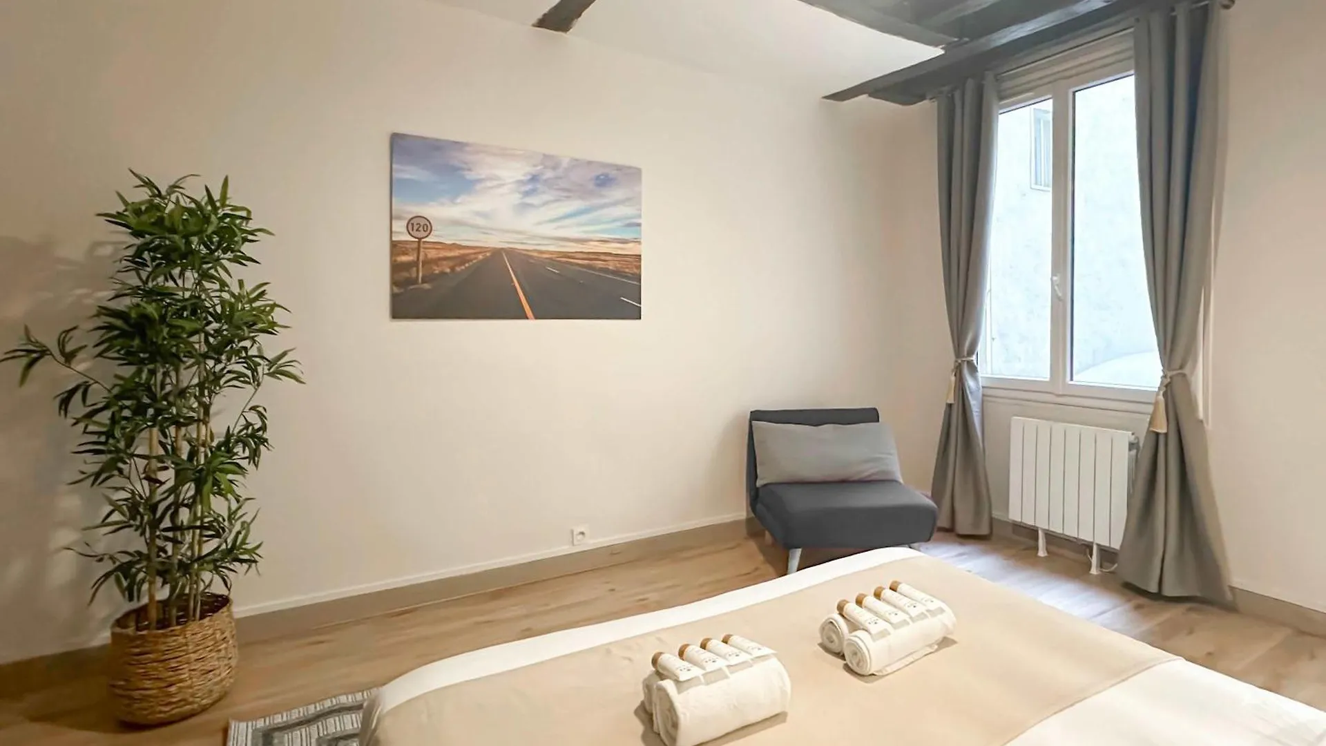 Apartment Charming & Unique Home In Le Marais Paris France