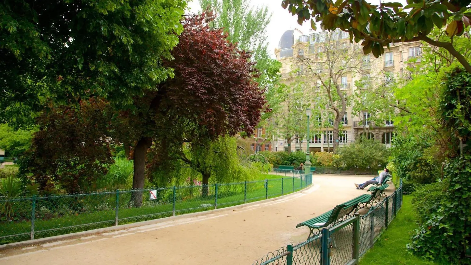 Charming & Unique Home In Le Marais Paris